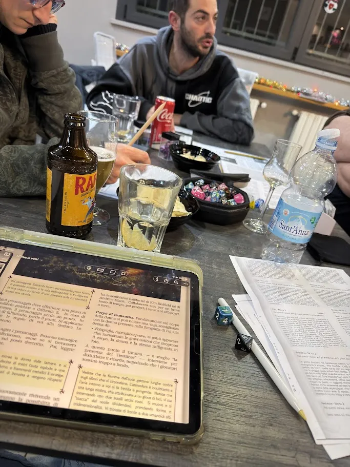 Sessione di gioco di ruolo dal vivo al DamaCafe